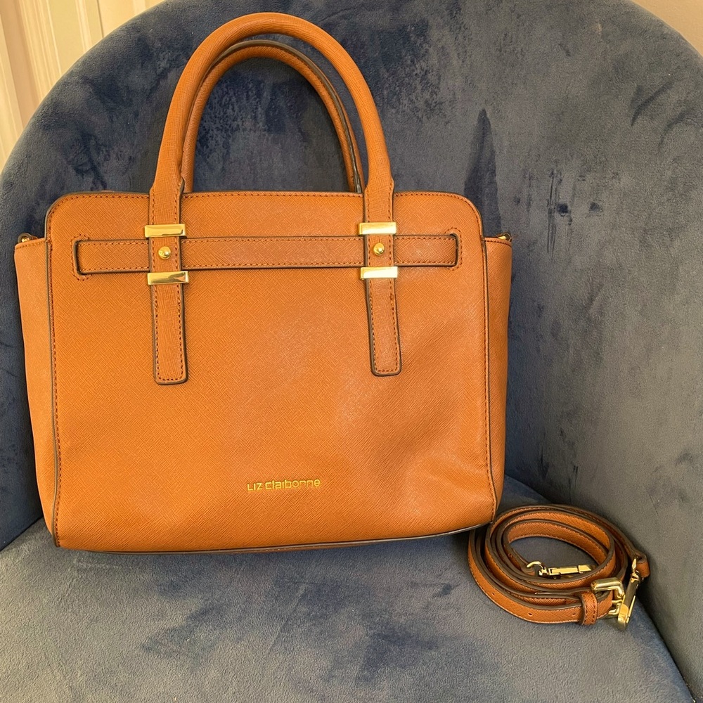 Brown medium sized shoulder or arm bag